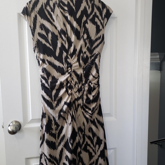 LE CHATEAU black and beige ruched dress - Picture 3 of 3
